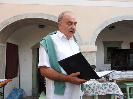 Program slovesnosti  je na vrtu Borštnikove domačije   povezoval Jože Jerič